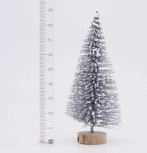 Load image into Gallery viewer, 1:64 Painted Figure Model Miniature Resin Diorama Sand Santa Christmas Kids Toy