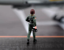Load image into Gallery viewer, 1:24 Painted Figure Model Miniature Resin Diorama Sand Woman Pilot Captain