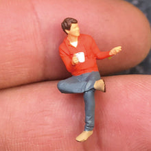 Load image into Gallery viewer, 1:64 Painted Figure Mini Model Miniature Resin Diorama Cafe Restaurant Waiter