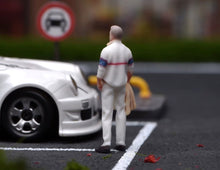 Load image into Gallery viewer, 1:64 Painted Figure Model Miniature Resin Diorama Toy Sand Casual Man Standing