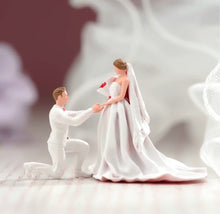 Load image into Gallery viewer, 1:64 Painted Figure Model Miniature Resin Diorama Wedding Couple Bride Groom Toy