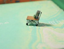 Load image into Gallery viewer, 1:64 Painted Figure Model Miniature Resin Diorama Sand Outdoor Picnic Camping