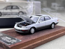 Load image into Gallery viewer, FW 1:64 White LS400 XF10 UCF10 Sedan Sports Model Diecast Metal Car New Collection
