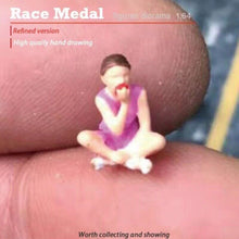 Load image into Gallery viewer, 1:64 Painted Figure Mini Model Miniature Resin Diorama Stargazing Camping Family