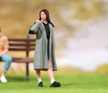 Load image into Gallery viewer, 1:64 Painted Figure Mini Model Miniature Resin Diorama Sand Wind Coat Lady Bag