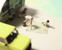 Load image into Gallery viewer, 1:64 Painted Figure Model Miniature Resin Diorama Sand Outdoor Picnic Camping