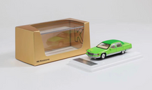 Load image into Gallery viewer, GOC 1:64 Green CTE Fleetwood American Classic Model Diecast Metal Car New Collection