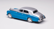Load image into Gallery viewer, GFCC 1:64 1965 Silver Cloud III Classic Luxury Model Diecast Metal Car New