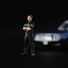 Load image into Gallery viewer, 1:64 Painted Figure Model Miniature Resin Diorama Toy Sand Chest Hugging Man Boy New