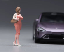 Load image into Gallery viewer, 1:64 Painted Figure Model Miniature Resin Diorama Sand Beauty With Mask Coffee