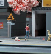 Load image into Gallery viewer, 1:64 Painted Figure Mini Model Miniature Resin Diorama Sand Backpack Girl Lady