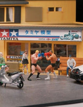 Load image into Gallery viewer, 1:64 Painted Figure Mini Model Miniature Resin Diorama Sand Fighting Boxer Man