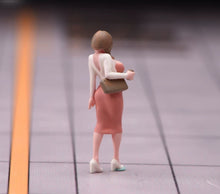 Load image into Gallery viewer, 1:64 Painted Figure Model Miniature Resin Diorama Sand Beauty With Mask Coffee