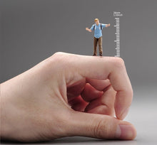 Load image into Gallery viewer, 1:64 Painted Unpainted Figure Model Miniature Resin Diorama Sand Traveling Man New