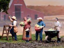Load image into Gallery viewer, 1:64 Painted Figure Model Miniature Resin Diorama Toy Sand Farmers Family Set