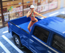 Load image into Gallery viewer, 1:64 Painted Figure Mini Model Miniature Resin Diorama Sexy Car Wash Girl Lady