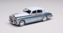 Load image into Gallery viewer, GFCC 1:64 1965 Silver Cloud III Classic Luxury Model Diecast Metal Car New