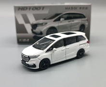 Load image into Gallery viewer, Masdi 1:64 White Odyssey RC3 Mini Van MPV Sports Model Diecast Metal Car New Collection
