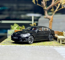 Load image into Gallery viewer, Howie 1:64 Black F90 M5 Sedan Sports Model Diecast Metal Car New Collection