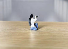 Load image into Gallery viewer, 1:64 Painted Figure Model Miniature Resin Diorama Sand Kneeling Pose Camera Lady
