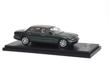 Load image into Gallery viewer, AR 1:64 Green XJ6 X350 Sedan Sports Model Diecast Metal Car BN