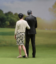 Load image into Gallery viewer, 1:24 Painted Figure Model Miniature Resin Diorama Sand Aged Couple Husband Wife