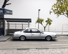 Load image into Gallery viewer, SW 1:64 White E24 635 CSI coupe Classic Sports Model Diecast Metal Car New