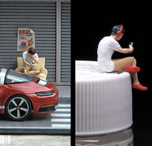 Load image into Gallery viewer, 1:64 Painted Figure Mini Model Miniature Resin Diorama Sand Headset Boy Sitting New