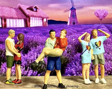 Load image into Gallery viewer, 1:64 Painted Figure Mini Model Miniature Resin Diorama Lover Couple Love Romance