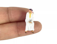Load image into Gallery viewer, 1:64 Painted Figure Model Miniature Resin Diorama Sand Saudi Robe Man Lady Toy