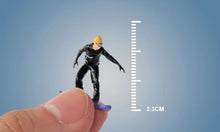 Load image into Gallery viewer, 1:64 Painted Figure Mini Model Miniature Resin Diorama Ski Snowboarding Skiers