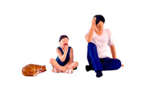 Load image into Gallery viewer, 1:64 Painted Figure Model Miniature Resin Diorama Little Girl Young Man Cat Sand