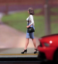 Load image into Gallery viewer, 1:64 Painted Figure Model Miniature Resin Diorama Sand OL Lady Beauty Walking Collection