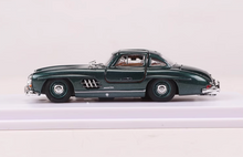 Load image into Gallery viewer, BSC 1:64 Green 1955 300SL Coupe Sport Classic Model Diecast Metal Car New Collection
