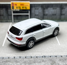 Load image into Gallery viewer, Masdi 1:64 2008 White Q7 FSI Quattro SUV Sports Model Diecast Metal Car BN