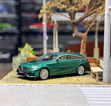 Load image into Gallery viewer, King 1:64 Green CLS63 Shooting Brake Wagon Sport Model Diecast Metal Car New Collection