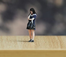 Load image into Gallery viewer, 1:64 Painted Figure Model Miniature Resin Diorama Sand Lolly Cute Girl Lady Bag