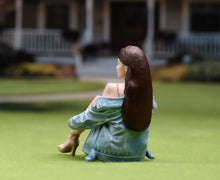 Load image into Gallery viewer, 1:24 Painted Figure Model Miniature Resin Diorama Sitting Sexy Woman Beauty Girl
