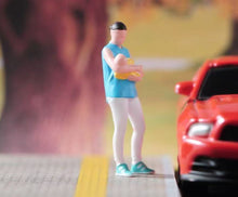 Load image into Gallery viewer, 1:64 Painted Figure Model Miniature Resin Diorama Sand Mummy With Infant Baby