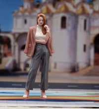 Load image into Gallery viewer, 1:24 Painted Figure Model Miniature Resin Diorama Boss Lady Professional Woman