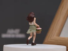Load image into Gallery viewer, 1:64 Painted Figure Model Miniature Resin Diorama Toy Sand Running Girl Lady