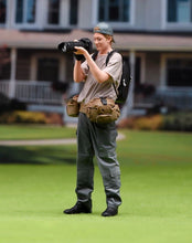 Load image into Gallery viewer, 1:24 Painted Figure Model Miniature Resin Diorama Outdoor Photographer Cameraman