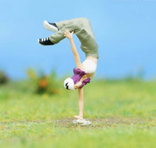 Load image into Gallery viewer, 1:64 Painted Figure Model Miniature Resin Diorama Sand Hip Hop Dancing Dancer