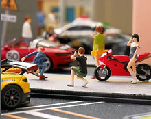 Load image into Gallery viewer, 1:64 Painted Figure Mini Model Miniature Resin Diorama Camera Man Photographer