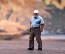 Load image into Gallery viewer, 1:64 Painted Figure Model Miniature Resin Sand Diorama Old Man with Cane Elderly