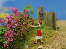 Load image into Gallery viewer, 1:64 Painted Figure Model Miniature Resin Diorama Sand Gardener Nurseryman Woman Collection