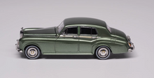 Load image into Gallery viewer, GFCC 1:64 Green 1965 Silver Cloud III Luxury Model Diecast Metal Car New