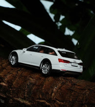Load image into Gallery viewer, Masdi 1:64 White A6 Allroad Wagon Sports Model Diecast Metal Car New Collection