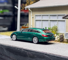 Load image into Gallery viewer, King 1:64 Green CLS63 Shooting Brake Wagon Sport Model Diecast Metal Car New Collection