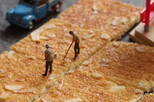 Load image into Gallery viewer, 1:64 Painted Figure Model Miniature Resin Diorama Sand Farmer Peasantry Two Men